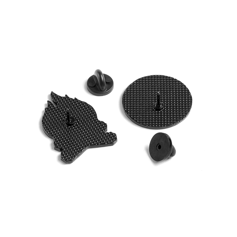 Spilla smaltata per falò all'a - Outdoor Adventure Friends recensione e prezzo